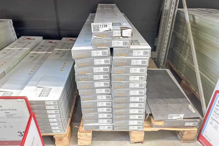 Palette mit 26 Packungen Vinylboden Specht Eiche Alberta, 63,44 m2